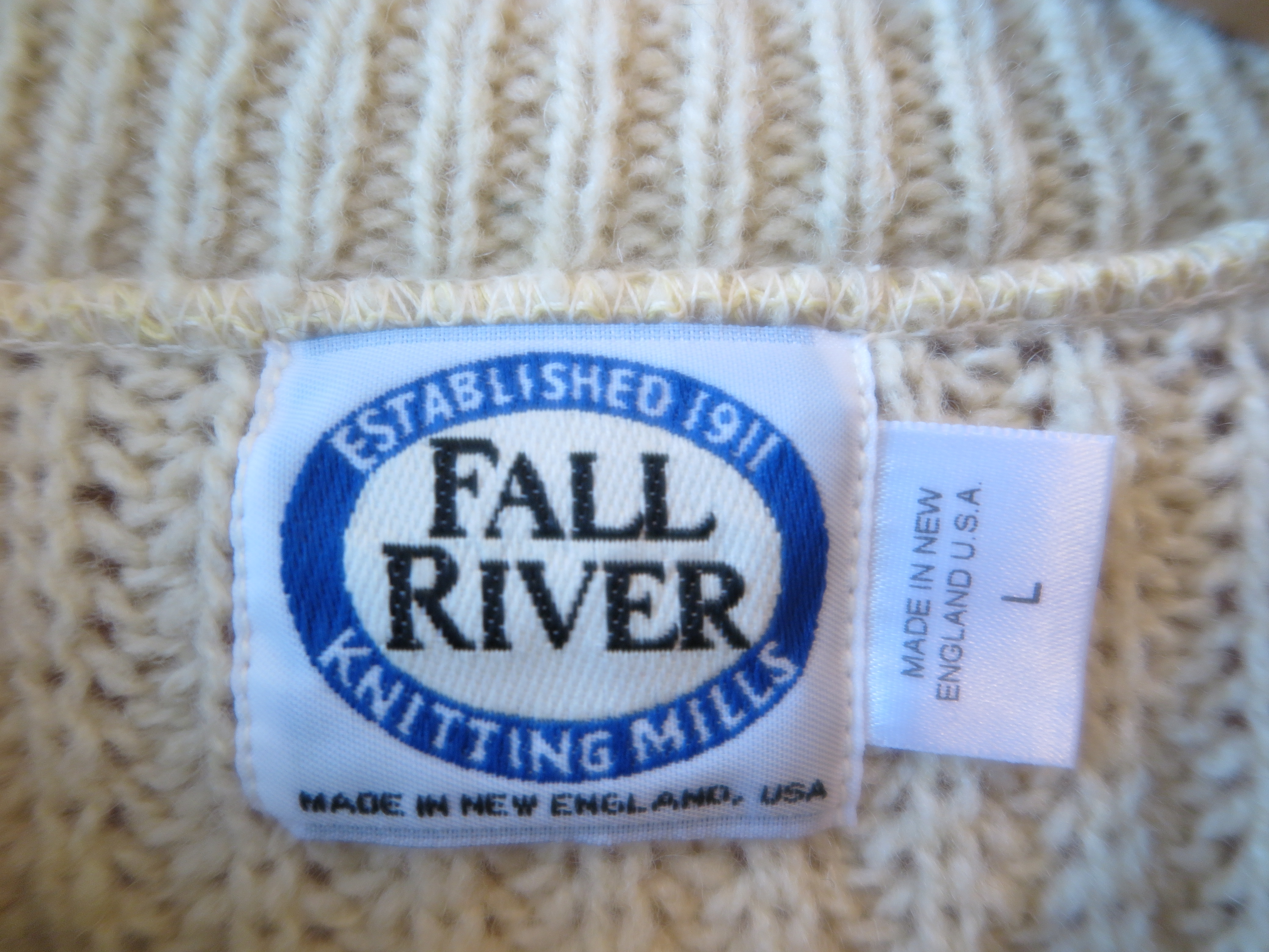 column FALL RIVER KNITTING MILLSMADE IN USA 100WOOL